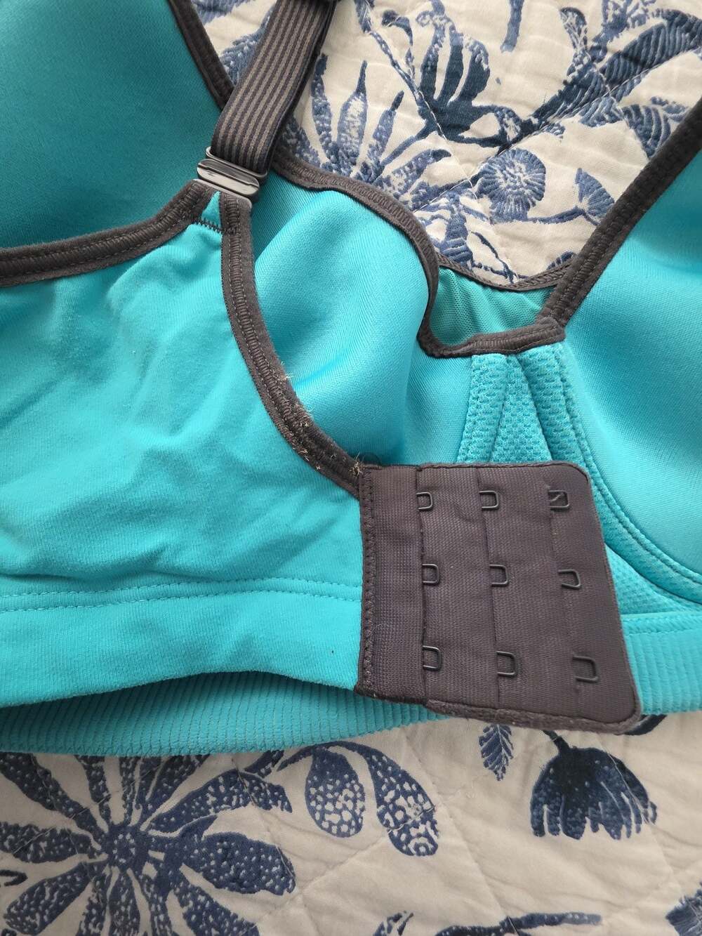 Victoria's Secret VSX Sport High-Impact Underwire Sports Bra Turquoise 36DD - Picture 6 of 7